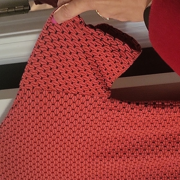 HabitaT top - guc - black & salmon color - size M - bat wing style sleeves - Picture 2 of 8